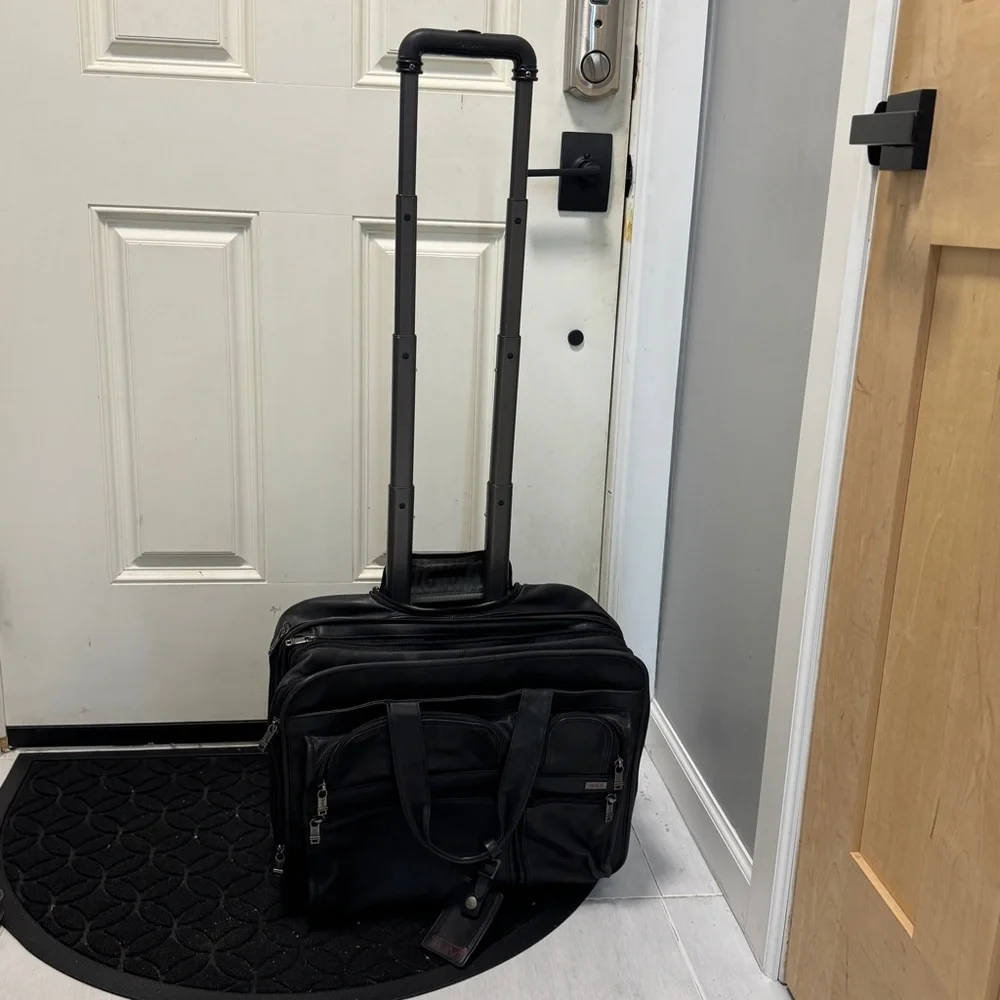 Tumi Leather 2-Wheeler Expandable Leather Laptop Briefcase #96003D4 Black